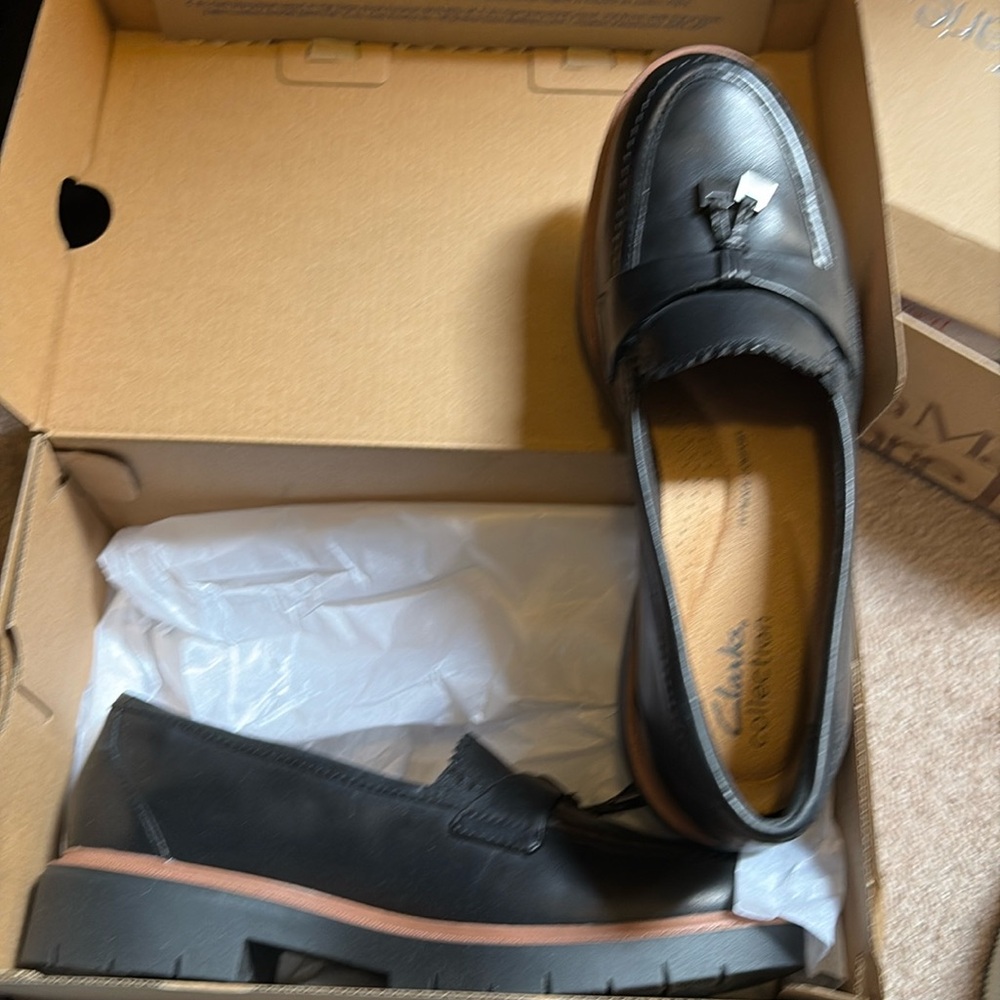 Size 7 Clarks collection shoes. They have never been worn.
